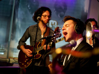 Eli Paperboy Reed live bij Giel