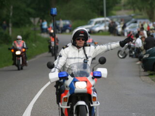 Een onverstandige motorrijder is Nooit Grappig