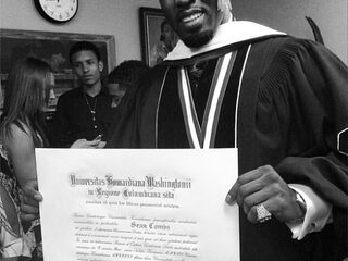 Puff Daddy haalt zijn eredoctoraat
