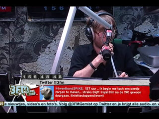 Zit Giel nou aan de waterpijp?