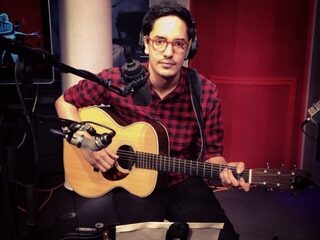 Luke Sital-Singh live bij Giel