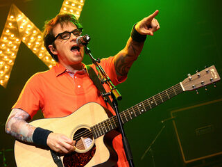 Weezer vraagt fans om carrière-advies