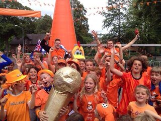 Oranje groepswinnaar. En tegen wie nu?