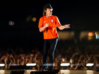 Mick Jagger, trek dat shirt uit! Of niet?