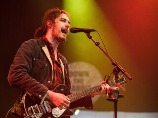 Hozier live bij Giel