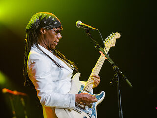 Nile Rodgers maakt zomers liedje voor goed doel