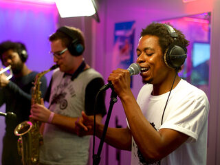 4 juni: Typhoon live bij Giel