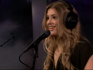 Ella Henderson live bij Giel