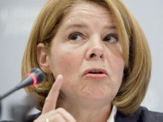 Demissionair minister Van Bijsterveldt opent eindexamenjournaal