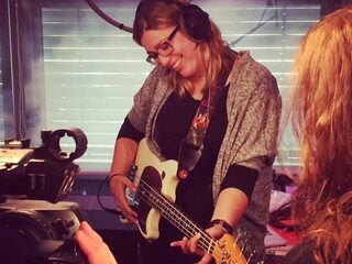 Fleur krijgt basles van Bells Of Youth