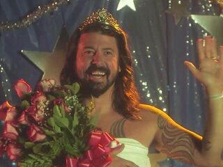 Foo Fighters doen Ice Bucket Challenge 2.0