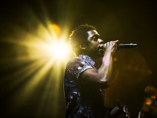 Gemist? Typhoon live in de Freaknacht