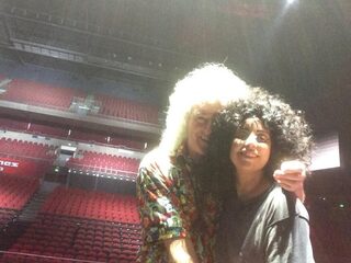 Lady Gaga zingt met Queen 'Another One Bites The Dust'