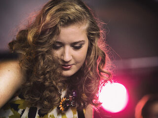 Mooi: Judy Blank speelt Bigger live bij Domien