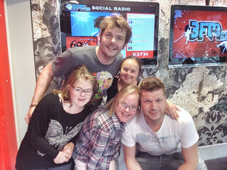 De dames van Down Voor Dummies op visite bij Coen & Sander