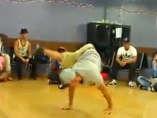 Breakdancer met één been