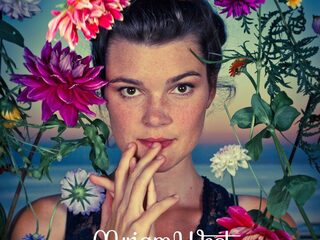 Myriam West en Jerusa live in de Freaknacht