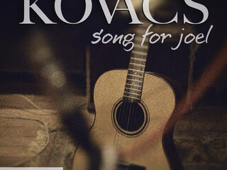 Kovacs doneert voor het Rode Kruis