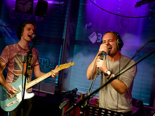 Niels Geusebroek live bij Giel