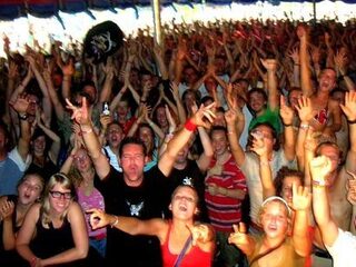 Nu met je neus in de boeken, straks met je bolletje in de zon op Lowlands?