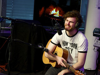 Vance Joy live bij Giel