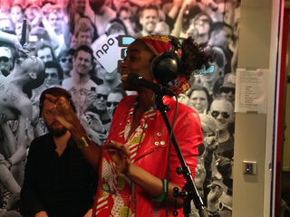 Giovanca primeurt single live tegelijk op 3FM én Radio 6