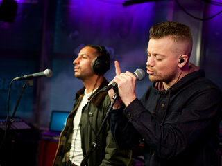 Gers Pardoel en Willem van The Opposites bij Giel