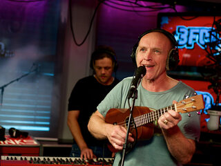 Stef Bos live bij Giel