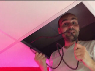 Backstagebeelden: Henriiii repareert een ledlamp