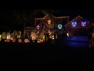 Epische Halloween lichtshow op 'Bohemian Rhapsody'