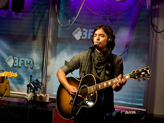 Waylon live bij Giel