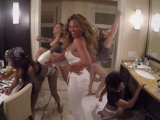 Beyoncé verrast met bijzondere clip
