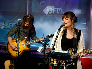 Angus & Julia Stone live bij Giel