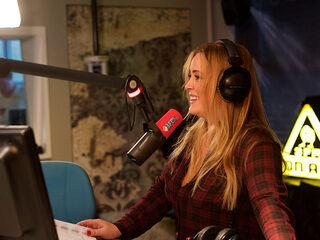 Kijk: Anouk zingt verliefd liedje voor haar vriend