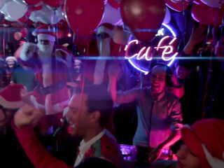 Vette 'Jingle Bells' remix met alleen kantoorgeluiden