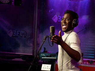 Kwabs live bij Giel