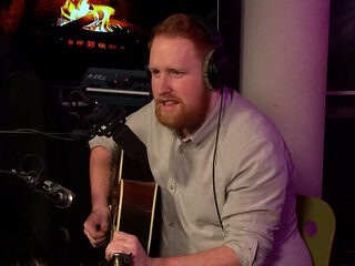 Gavin James live bij Giel