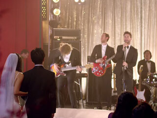 Maroon 5 crasht bruiloften voor video 'Sugar'