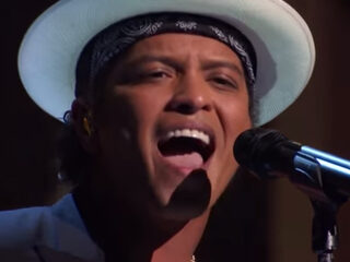 Bruno Mars covert 'Message In A Bottle' van Sting