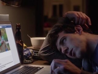 Herkenbaar: het Facebook-stalking lied