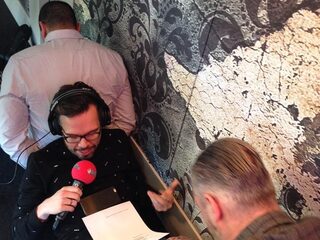 Michiel valt en breekt been in de uitzending