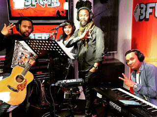 Met Kenny B waan je je aan de Surinaamse kust