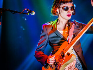 Jett Rebel duikt het theater in