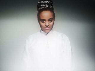 Leer Seinabo Sey kennen