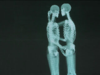 Mooi filmpje doet vooroordelen de das om