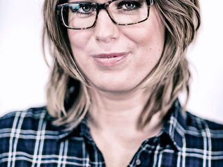 Rachid en Joeri nieuwslezers in de ochtend, Fleur naar de middag