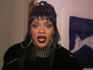 Surprise! Wakker worden met Rihanna springend op je bed