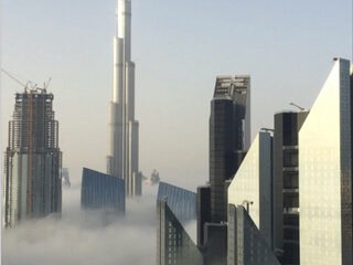 Wat er gebeurt als je je telefoon van een wolkenkrabber laat vallen?