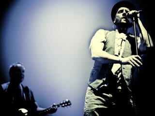 Racoon krijgt platina plaat van Giel