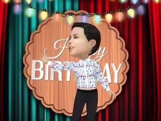 Miranda danst met een verjaardagstaart